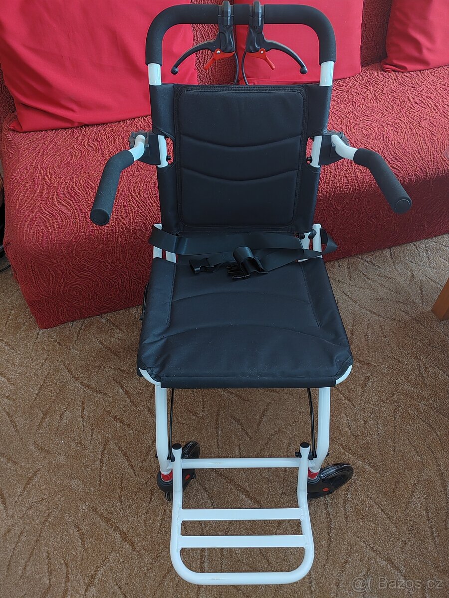 Invalidní vozík ultralehký transportní