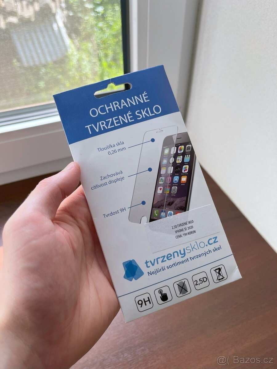 Ochranné tvrzené sklo -- iPhone SE 2022 / 2020 -- Nové