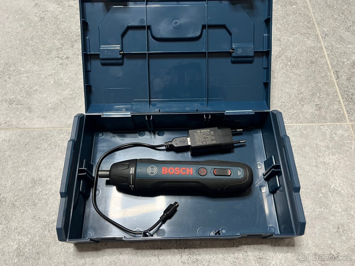 Bosch Professional aku šroubovák s kufrem a nabíječkou.