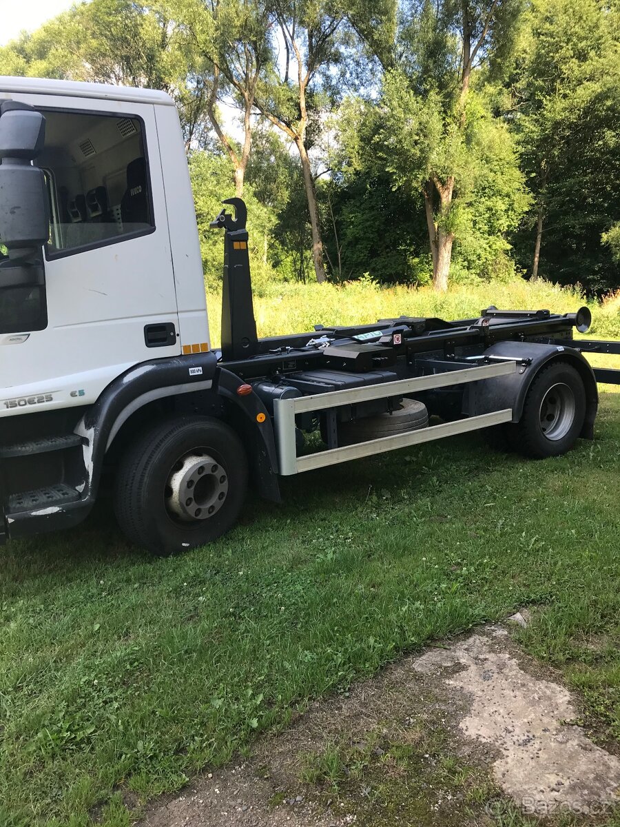 Prodam IVECO 150 E 25 R,v 2010 nosic kontejneru