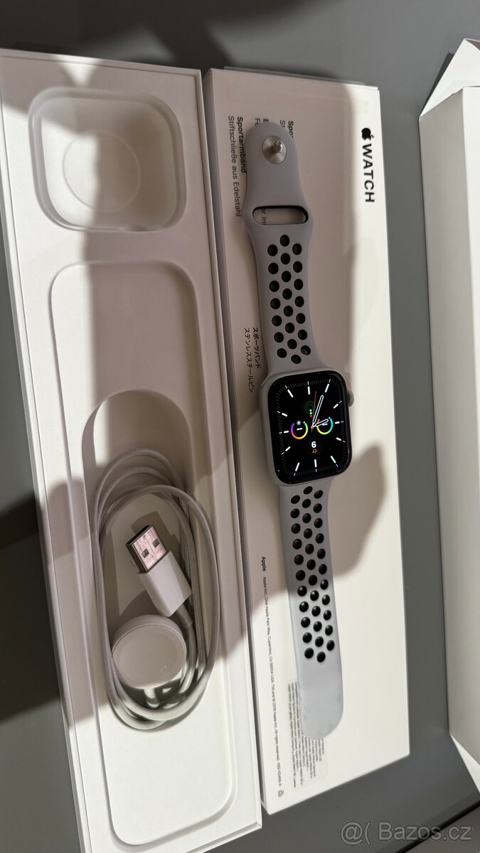 Prodám Apple Watch series 6 44mm střírbné