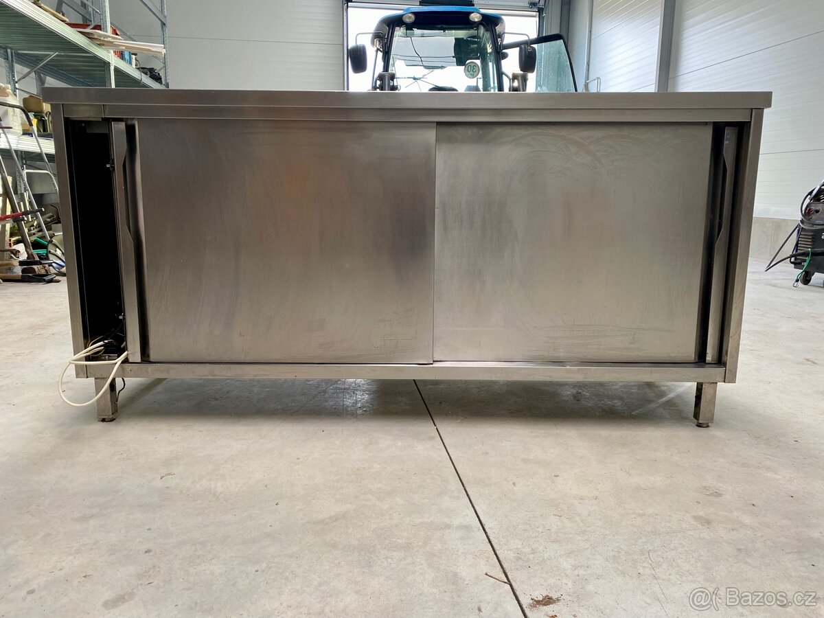 Nerezový režon na talíře