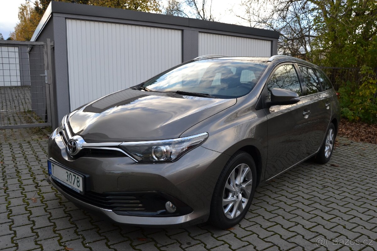 REZERVACE Toyota Auris 1.2Turbo 85kw rok 2016