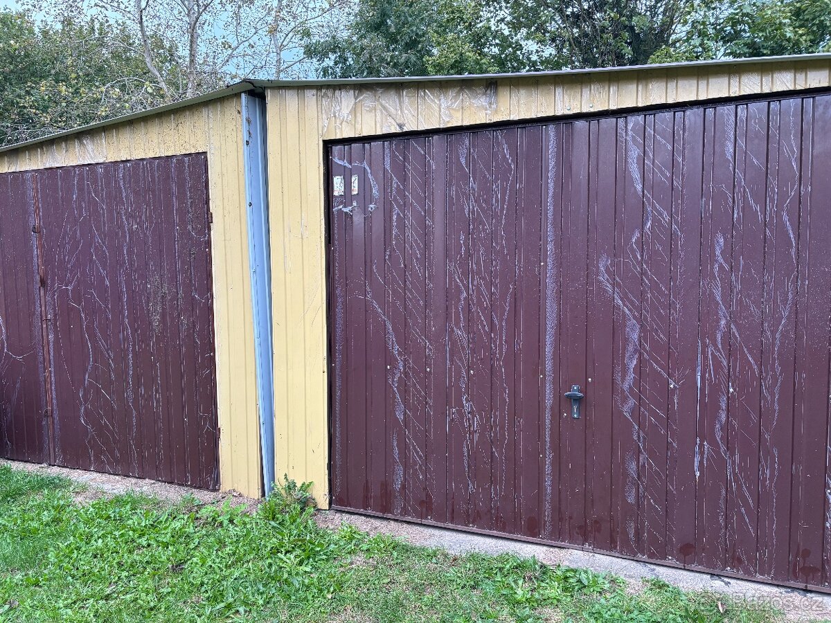 Pronajmu plechovou garáž 5 x 3,5 m dlouhodobé stání