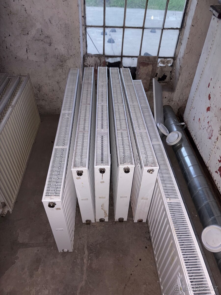 Velké radiátory – různé rozměry 140–200 cm, plně funkční