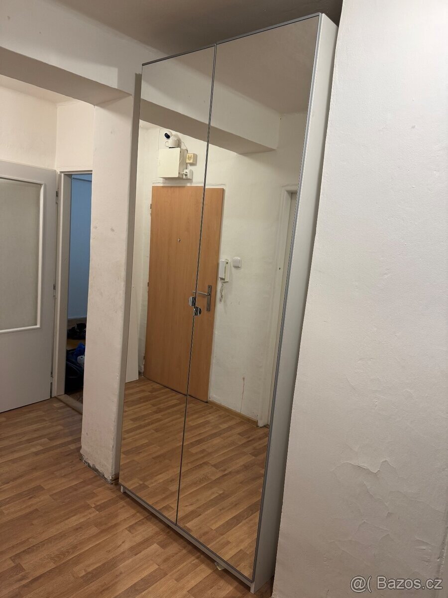 Šatní skříň ikea