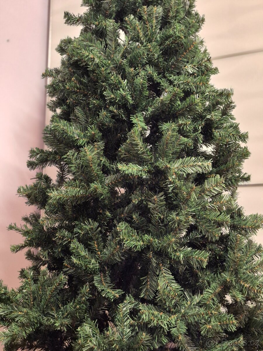 Nový umělý vánoční stromek, 240 cm
