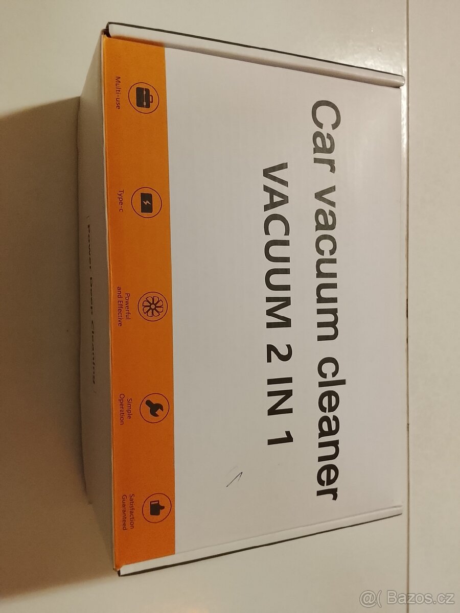 Přenosný vysavač do auta