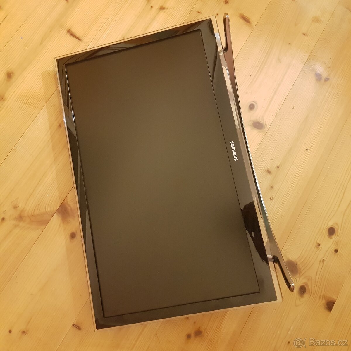 Smart TV Samsung - model UE22F5400AW -uhl. ca 50cm