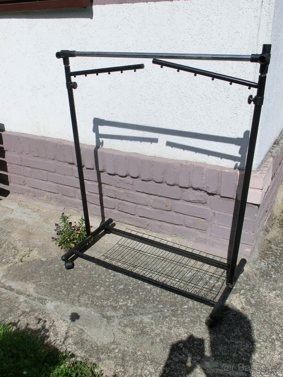 věšák na oblečení