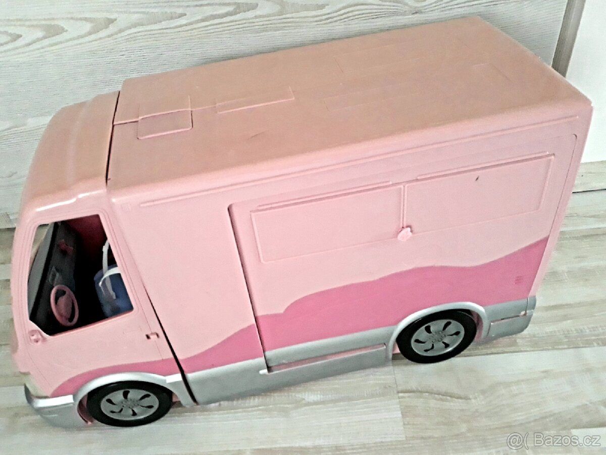 Barbie karavan +1 Barbie + 2 kempingové židličky