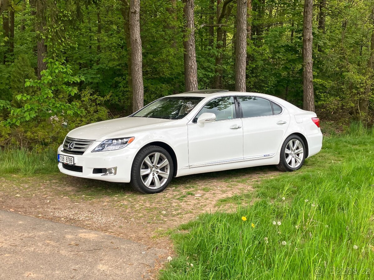 Prodám Lexus LS 600 h Long