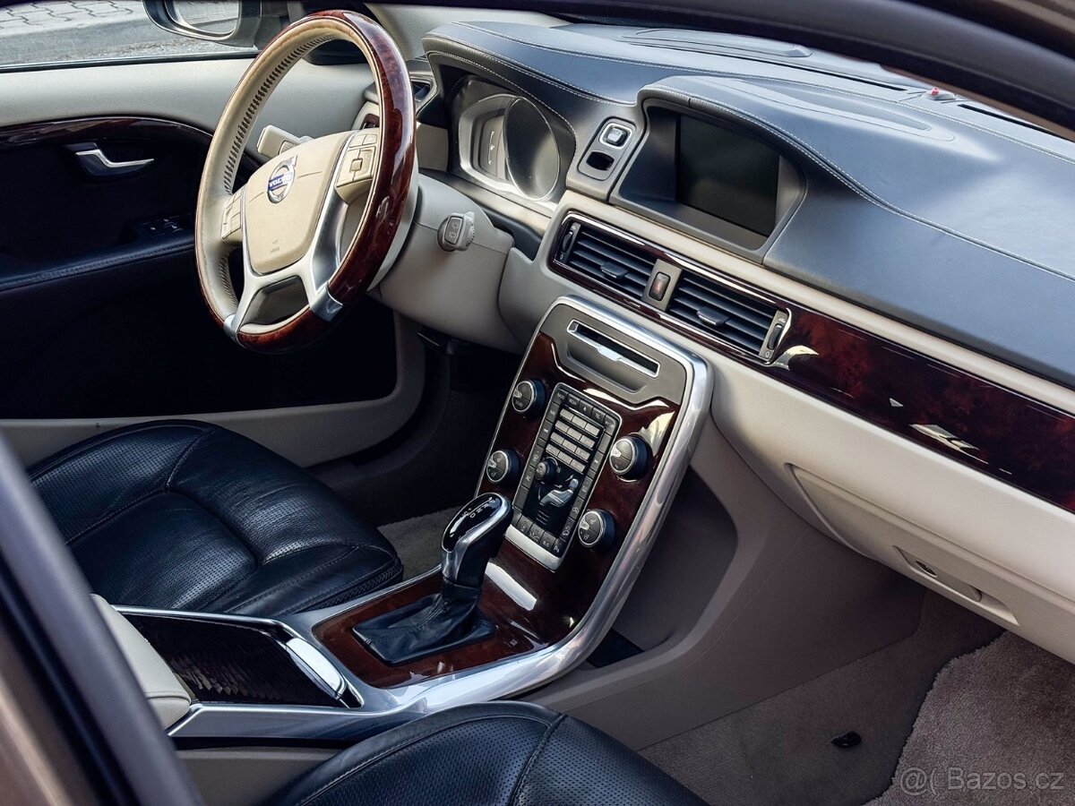 VOLVO XC70 D5 AWD SUMMUM