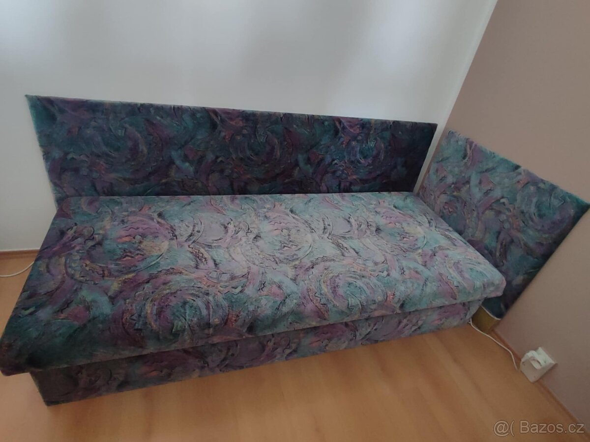 Válenda s úložným prostorem