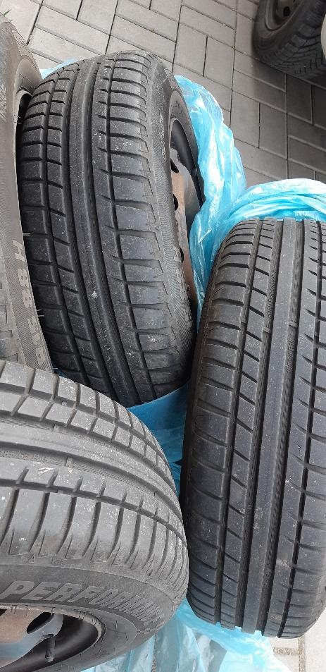 VW GOLF IV sada letních pneu na ráfkách -NOVÉ