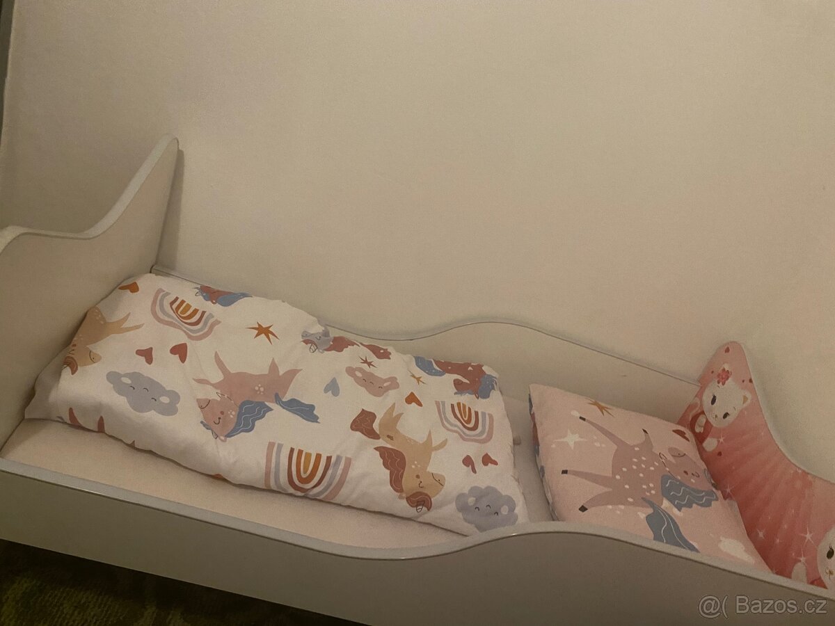 Prodám dětskou postel s matrací a dekou.