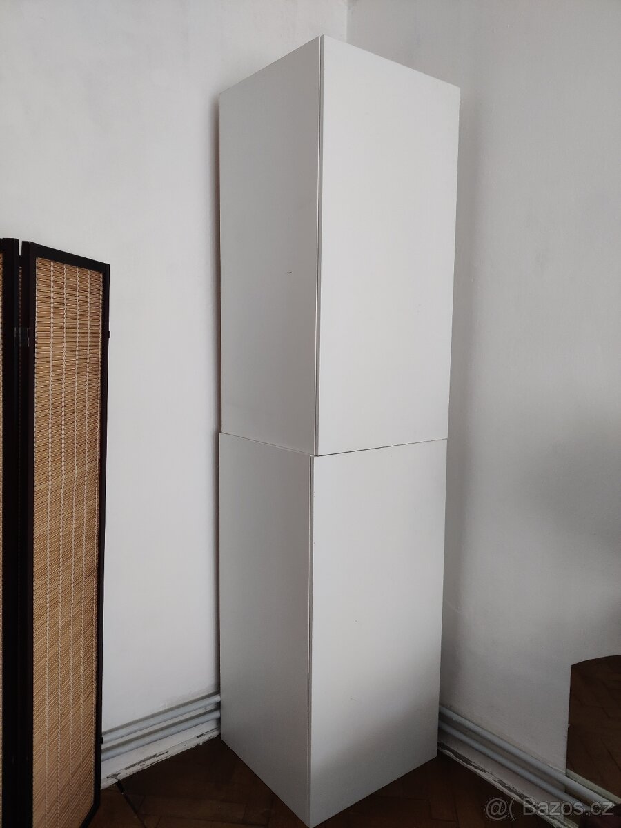 Ikea 2ks skříňky s policemi