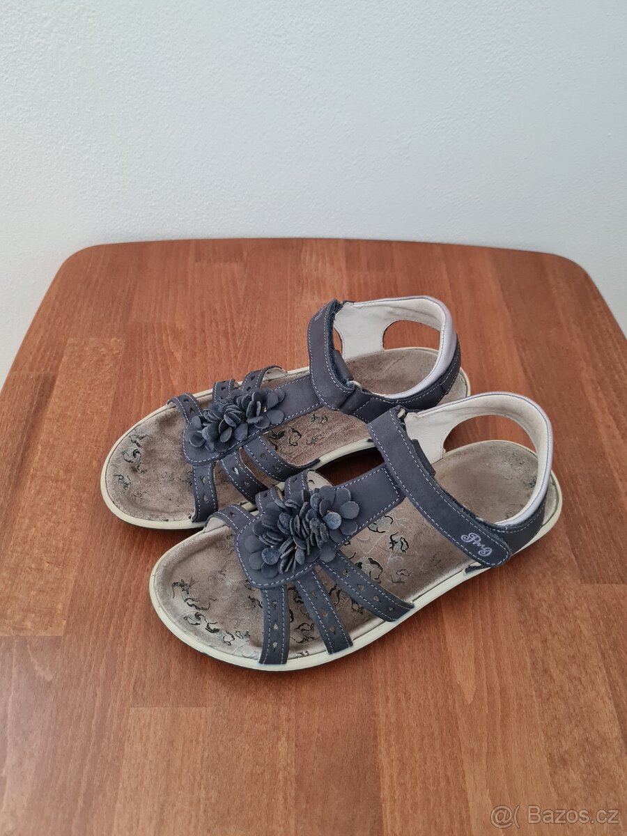 Dívčí sandály zn. Primigi vel.35