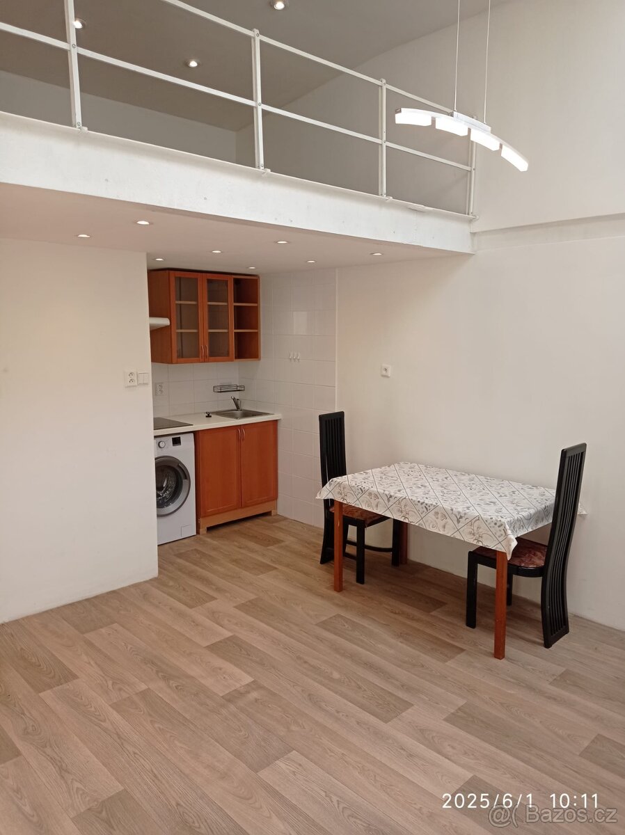 BEZ PROVIZE RK. Pronajmu atelier 1kk Praha 10 Vršovice