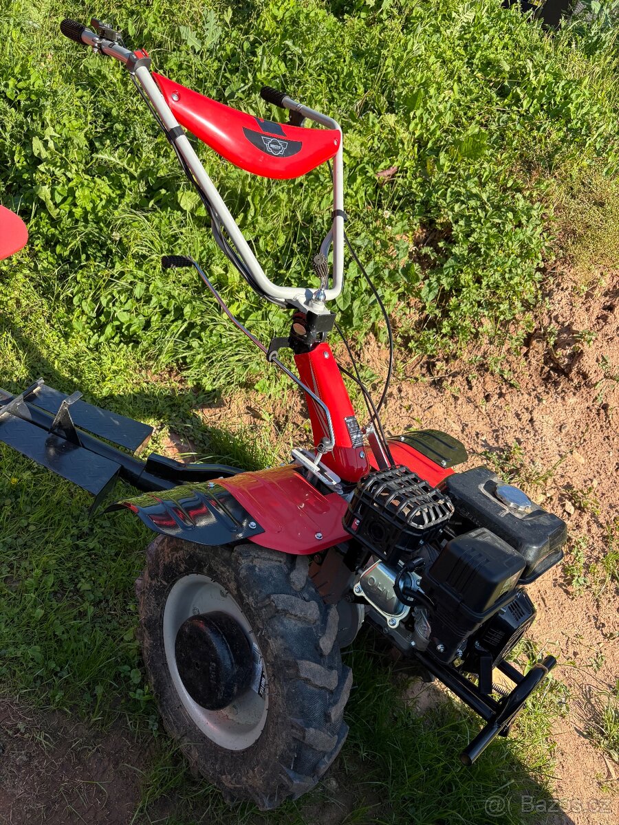 Kultivátor Hecht 7100 s vozíkem
