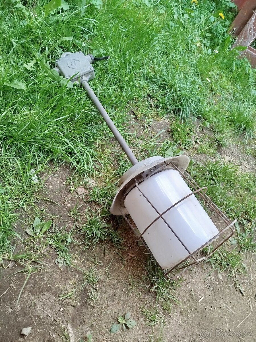 Průmyslové industriální svítidlo