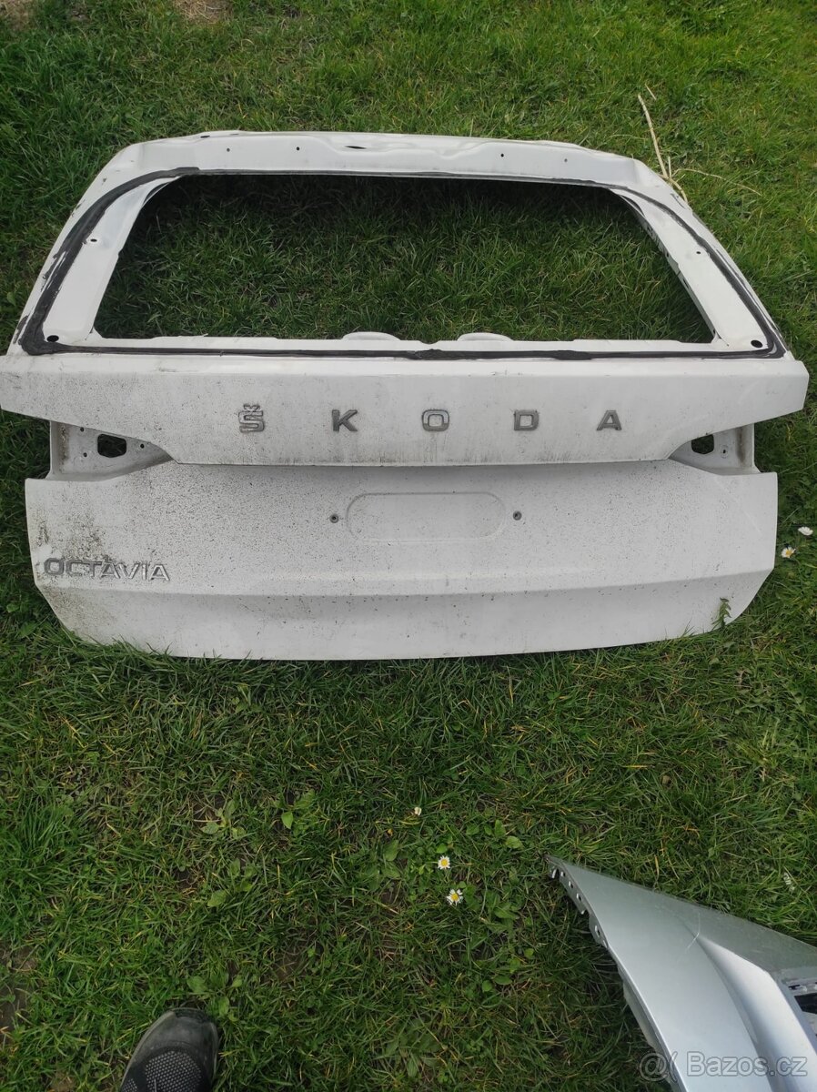 zadní 5 dveře škoda octavia 4