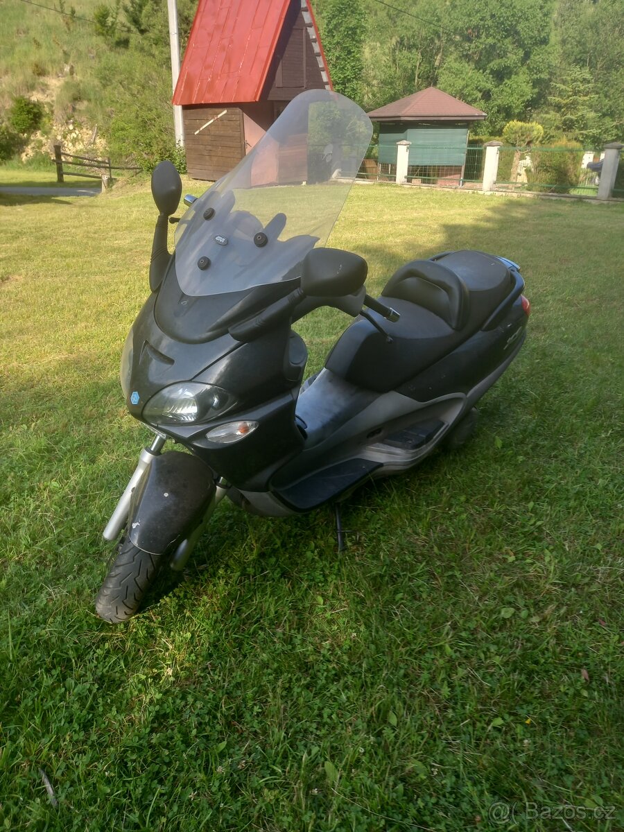 Piaggio X9 500