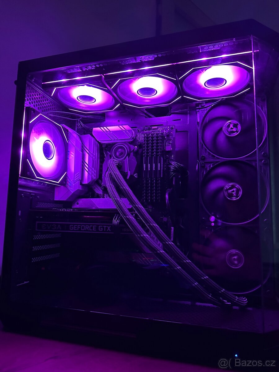 Výkonný PC na hry / práci + monitor + příslušenství