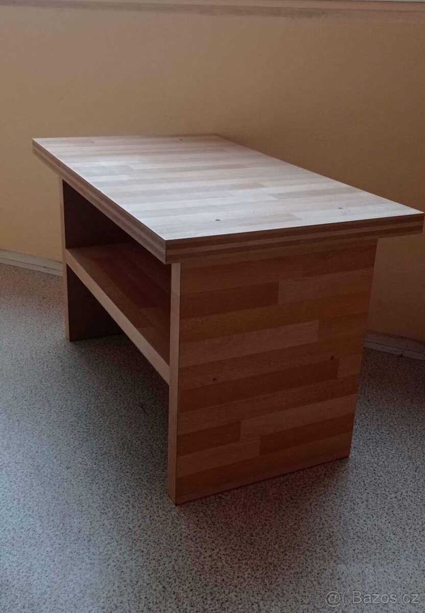 Prodám konferenční stolek z masivu