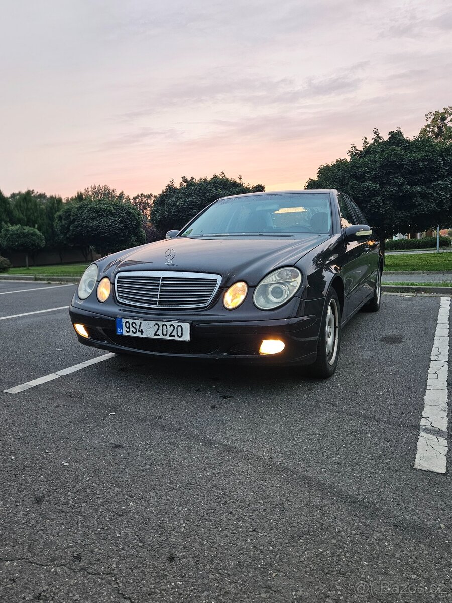 Mercedes-Benz W211 E200