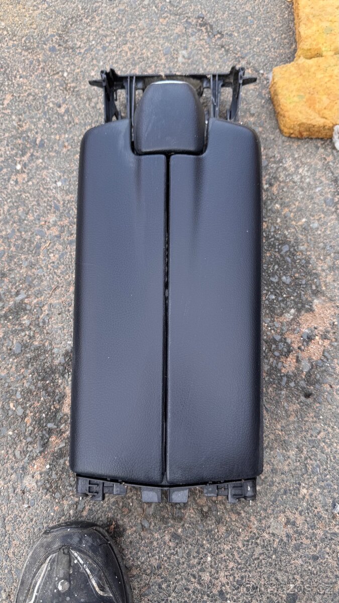 Loketní opěrka Mercedes E w212