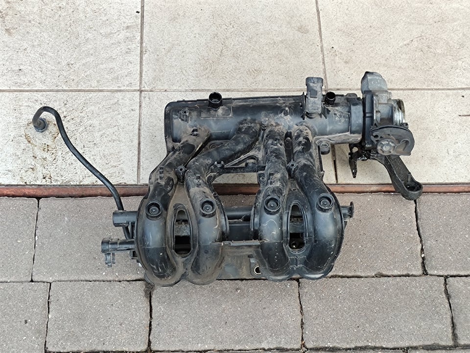 Sání motoru + vstřiky Renault Clio 1.2 43 Kw 2001-2009