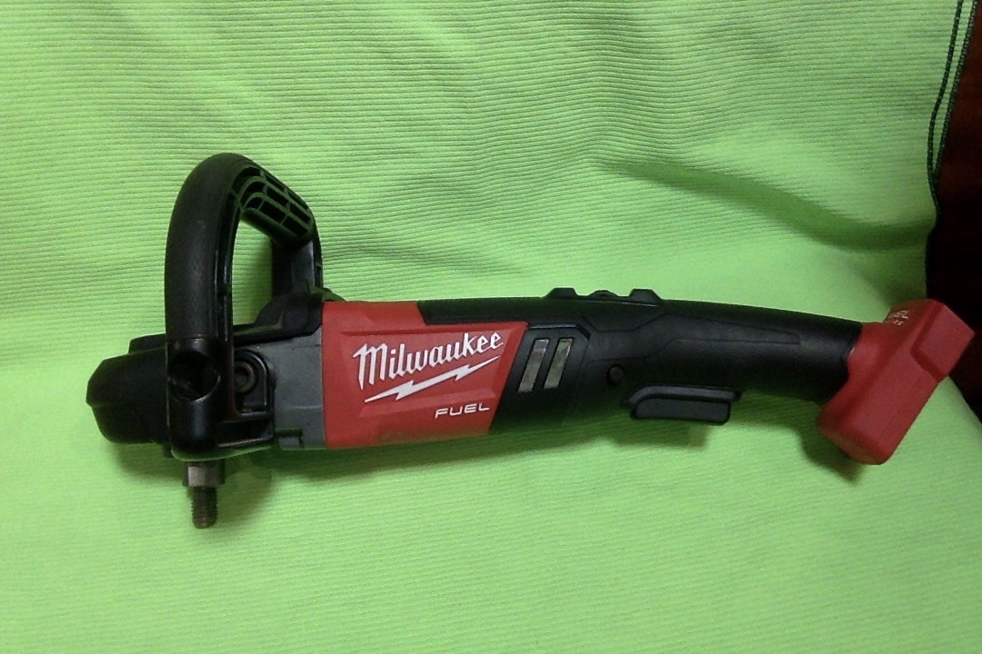 Milwaukee aku leštička
