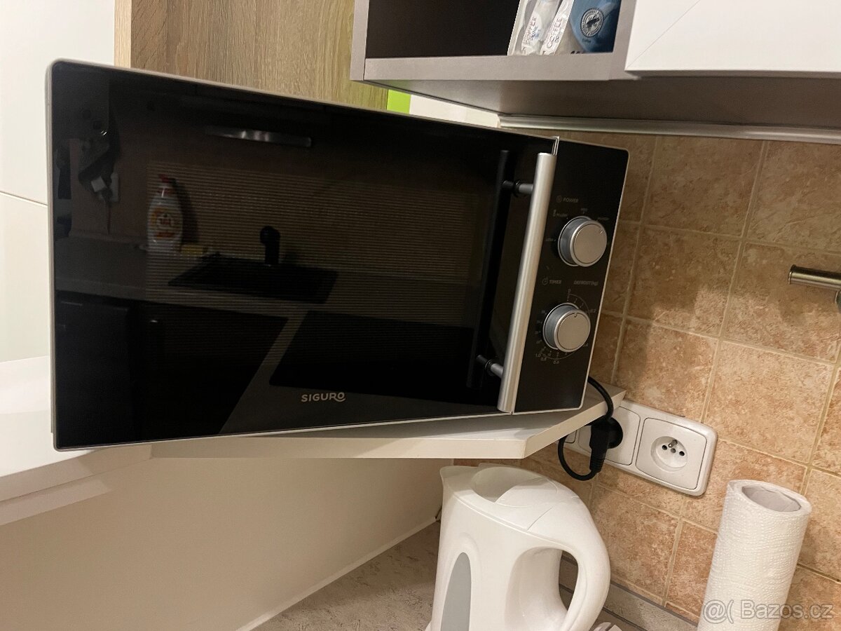 Mikrovlnná trouba SIGURO – moderní design, perfektní stav