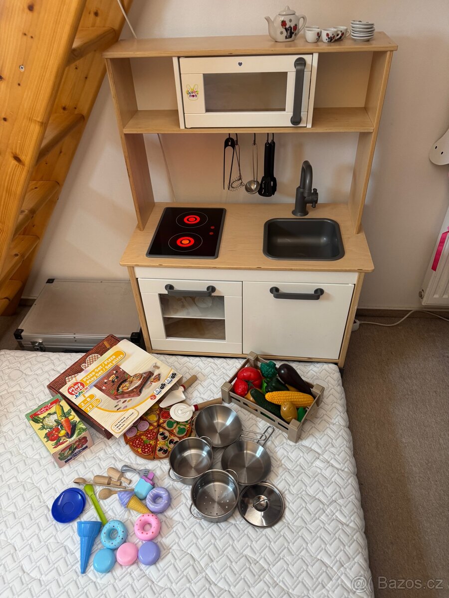 Dětská kuchyňka Ikea vč. příslušenství