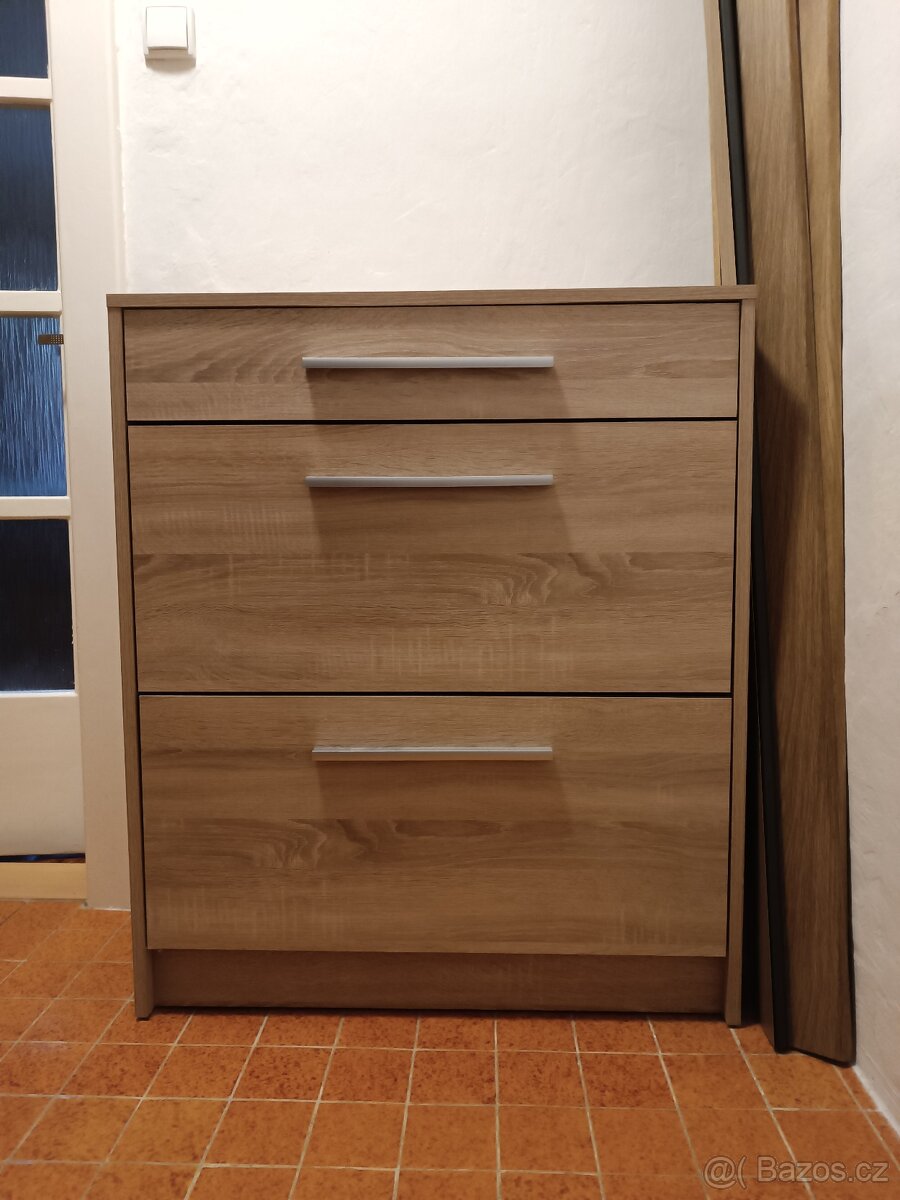Prodám botník a odkládací stěnu.
