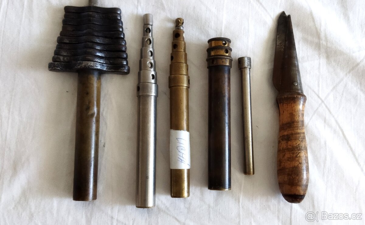 Staré korkovrty + ostřič korkovrtů