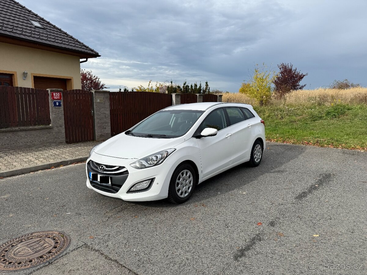HYUNDAI I30 1.6 CRDI 94 KW KOMBI VÝHŘEV SENZORY KAMERA