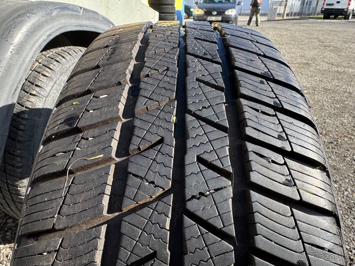 Zimní pneu 205/45 R18 Barum Polaris 5