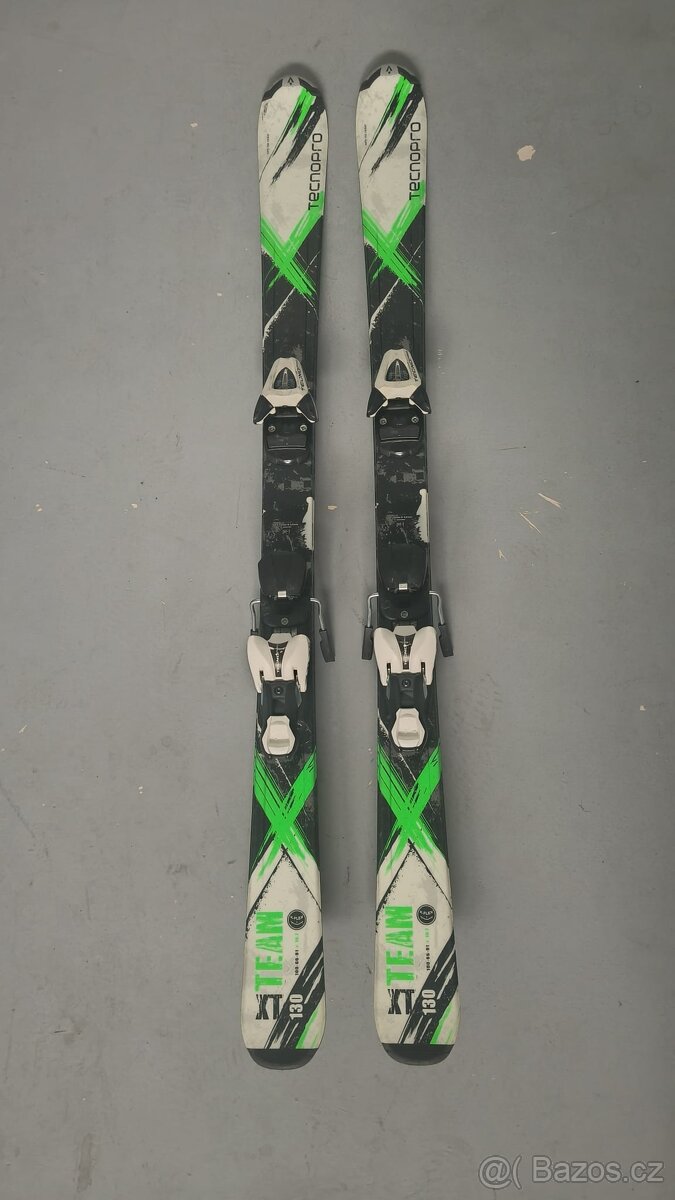 Lyže přeskáče hůlky