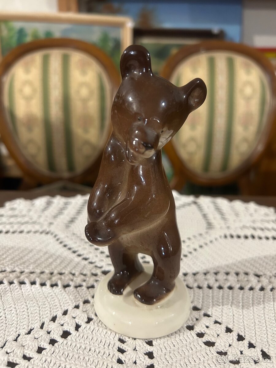 Lomonosov SSSR figurka medvěd