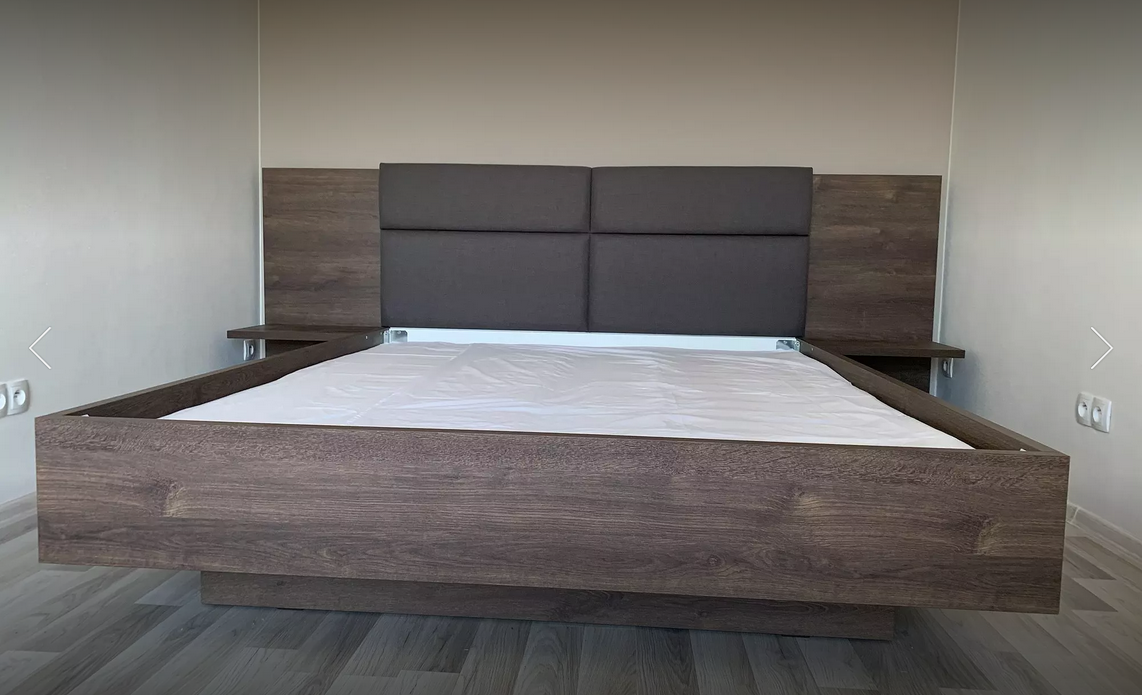 Nová designová postel, 2x noční stolek, rošty a matrace