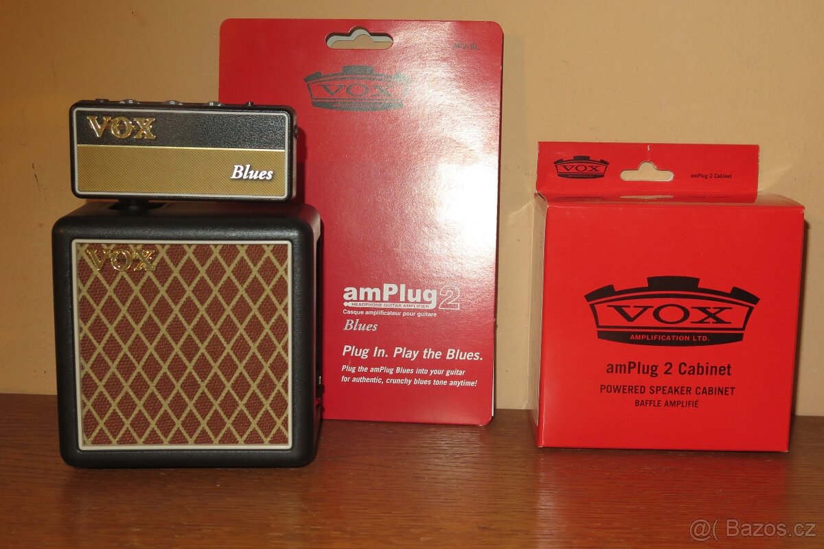 VOX kabinet a sluchátkový zesilovač.