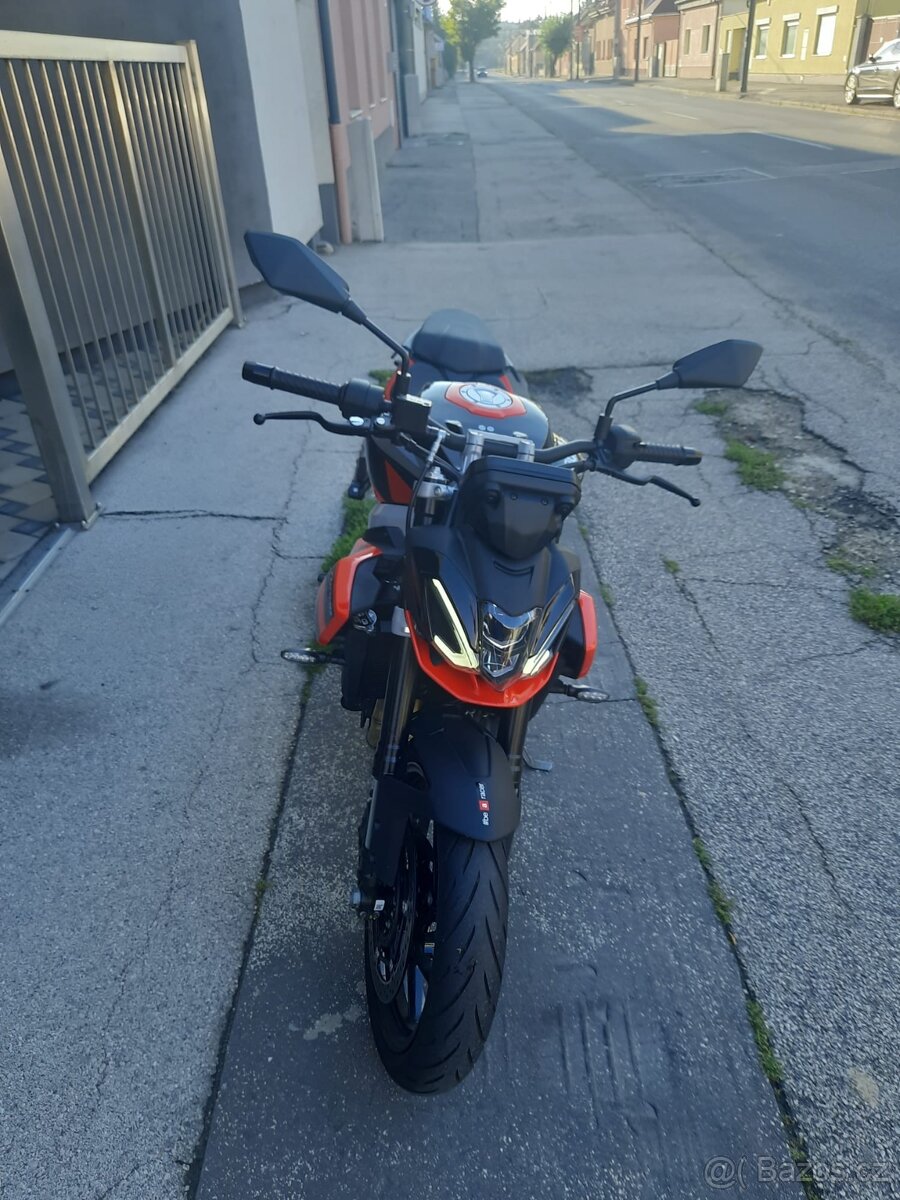 Aprilia Tuono 457