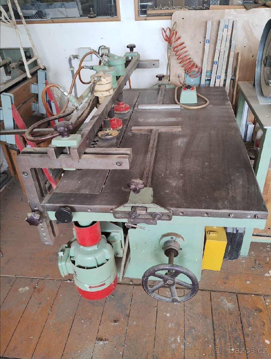 Vícevřetenova kolikovacka 3x přítlak