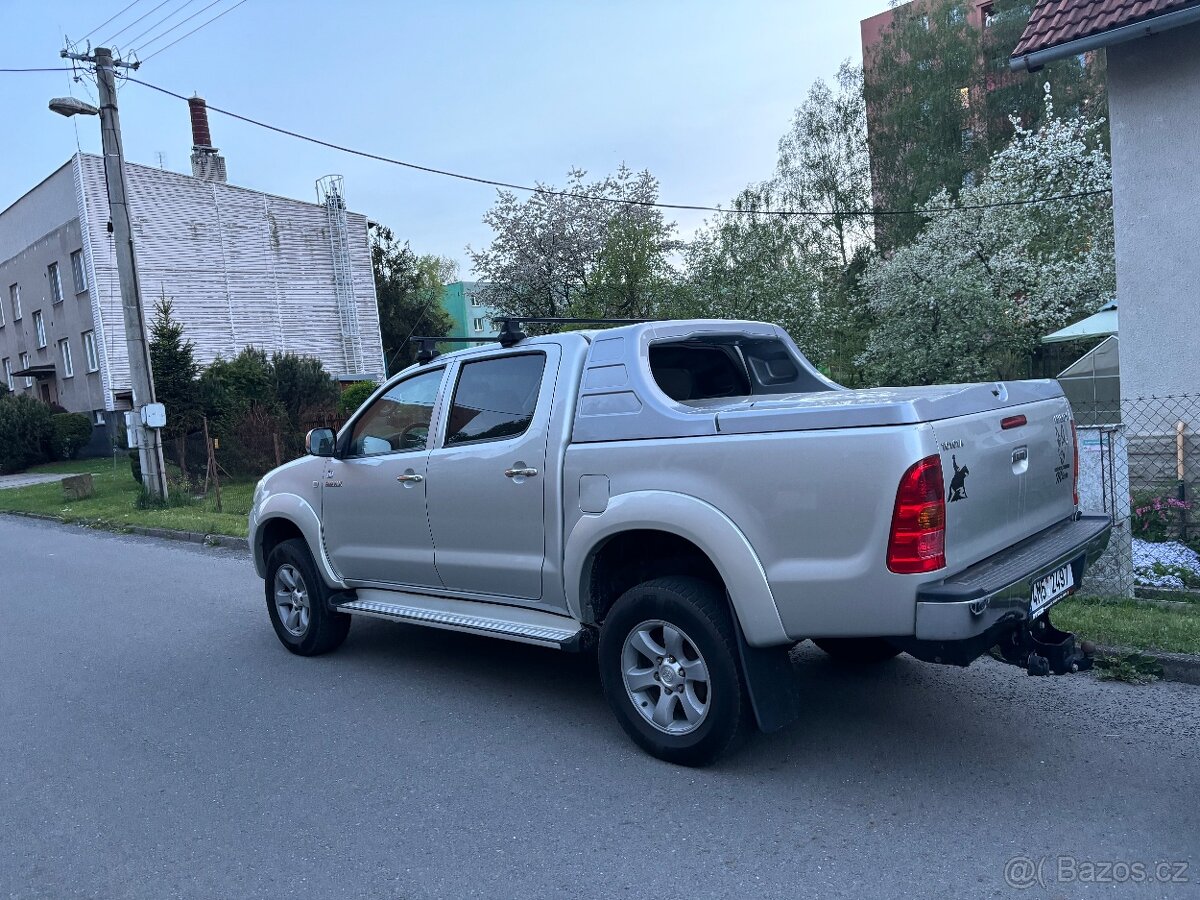 Nášlapné prahy Toyota Hilux Vigo 2009