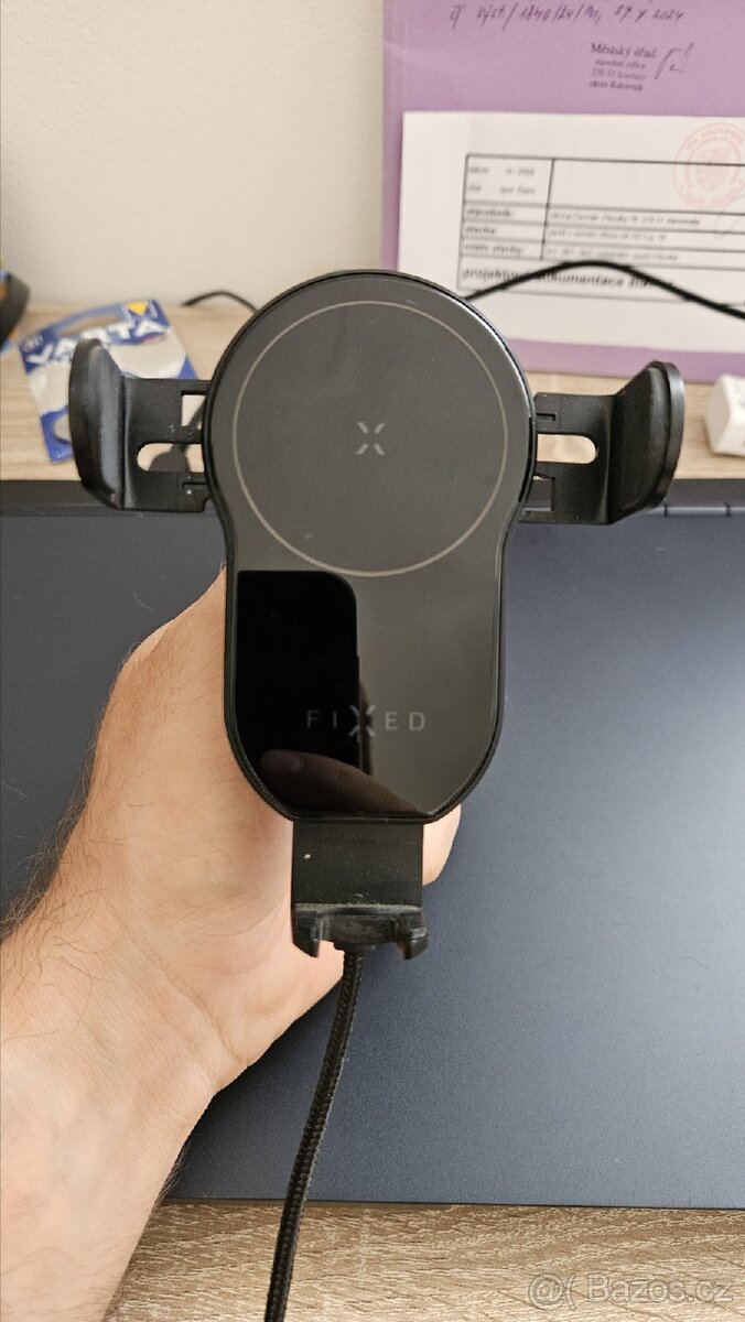 Fixed držák do auta s rychlým bezdrátovým nabíjením