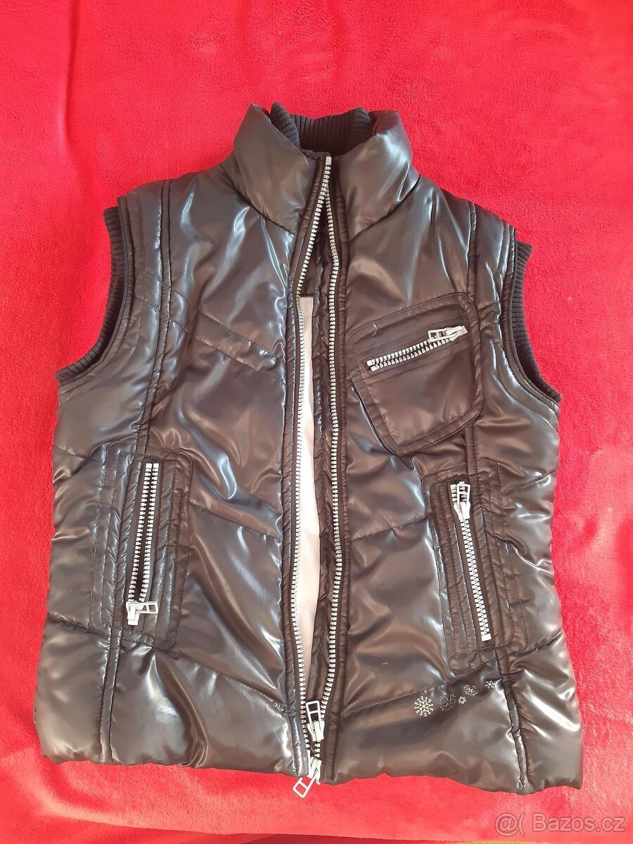 Černá nenošená Fishbone vesta, vel. L, za 150 Kč