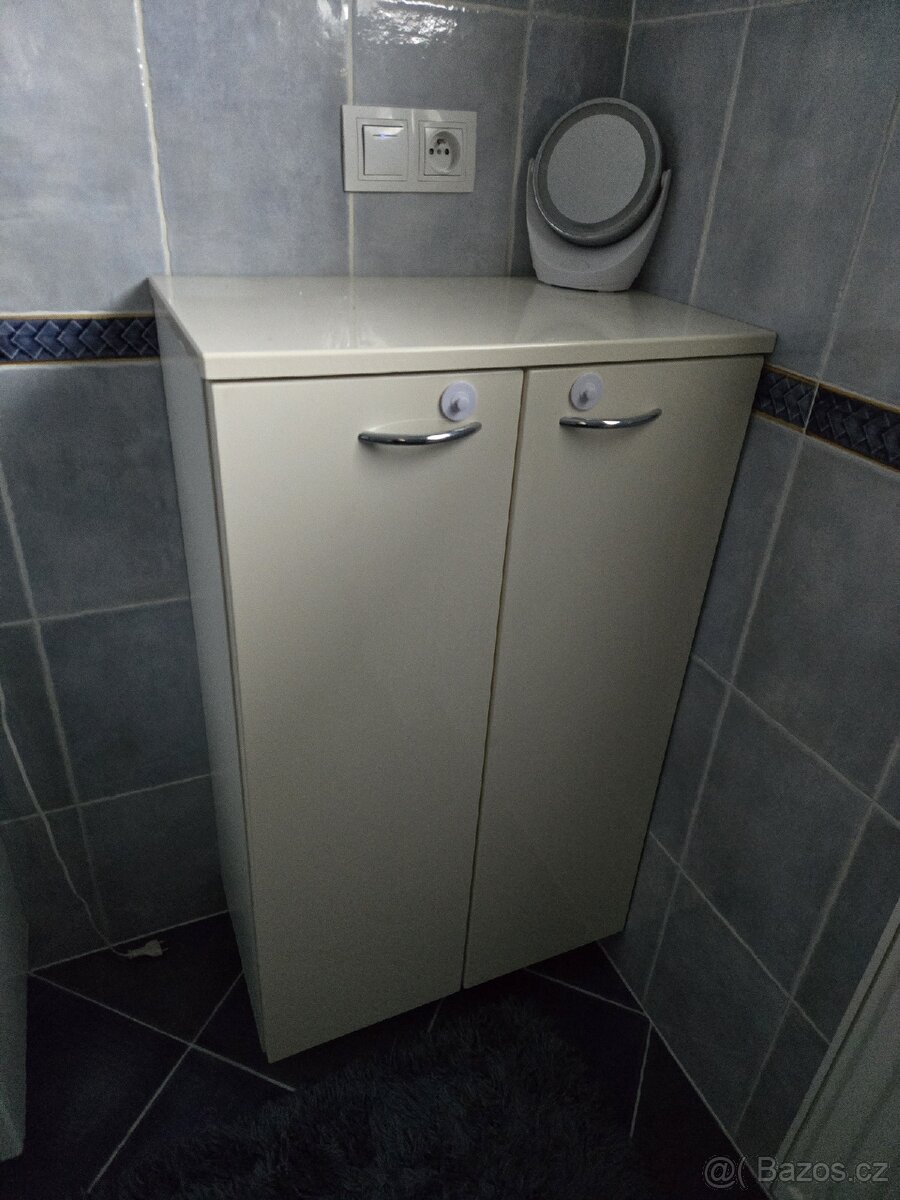 Skříň do koupelny