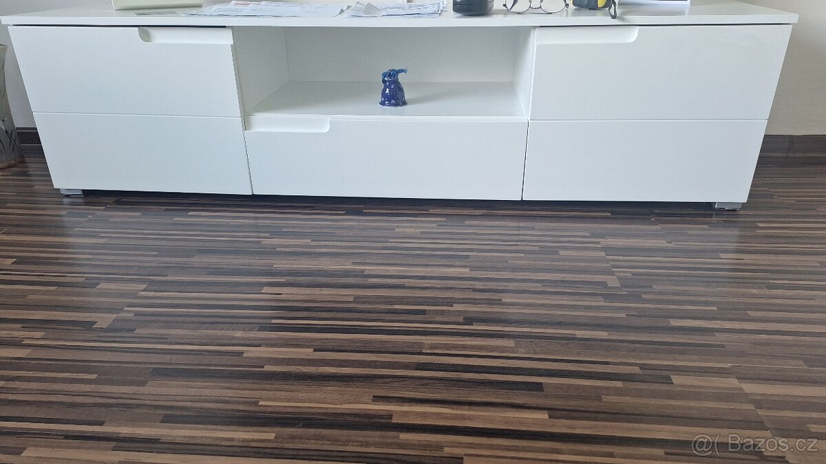 Prodám skříňku pod televizi